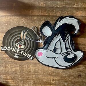 𝐍𝐖𝐓 RARE VINTAGE PEPÉ LE PEW COIN PURSE w/CLIP